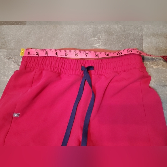 NWT/NWOT Figs Oran scrub set. Slim fit top. Joggers. Hot pink, orange. XXS. 26" - Picture 13 of 16